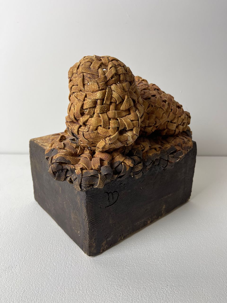 Marion Askjaer Veld, (Strib Denemarken 1943), met de hand gevormd aardewerk beeld van reptielen, uitgevoerd in eigen atelier Arnhem 1974 - afbeelding 5