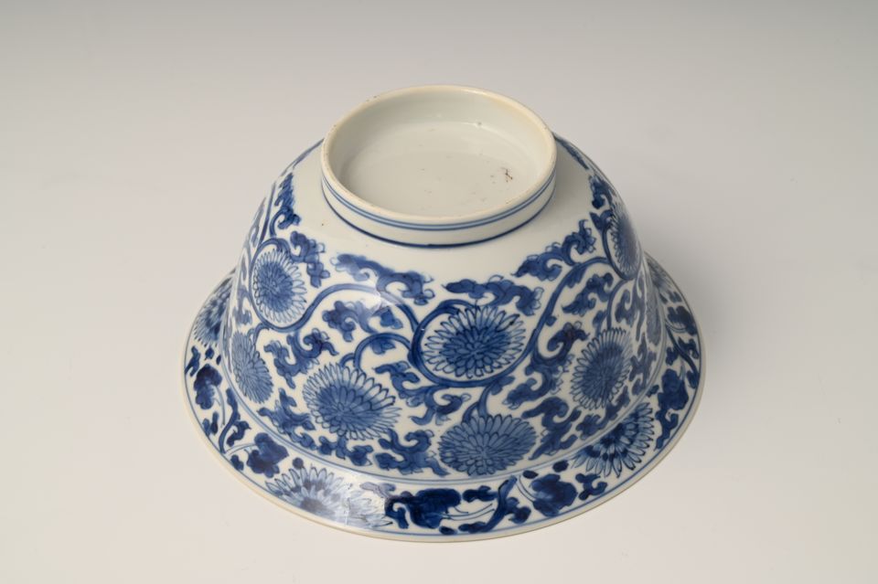 A Chinese porcelain klapmuts bowl - image 5