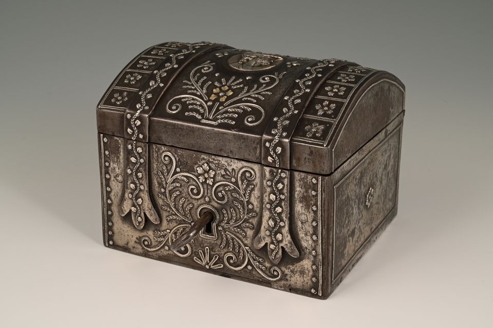 A Russian iron box. - image 2