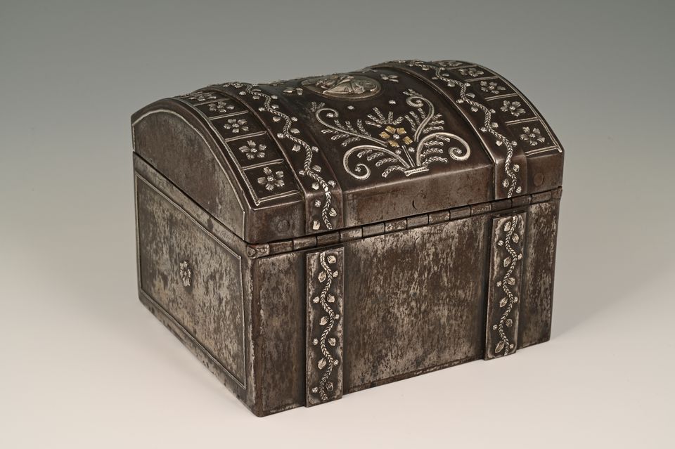 A Russian iron box. - image 4