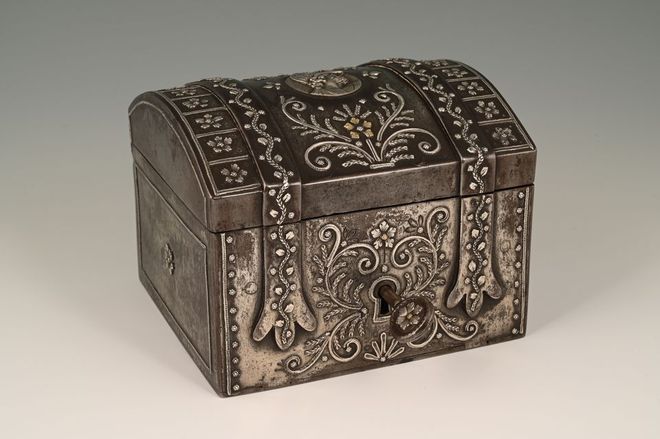 A Russian iron box. - image 3