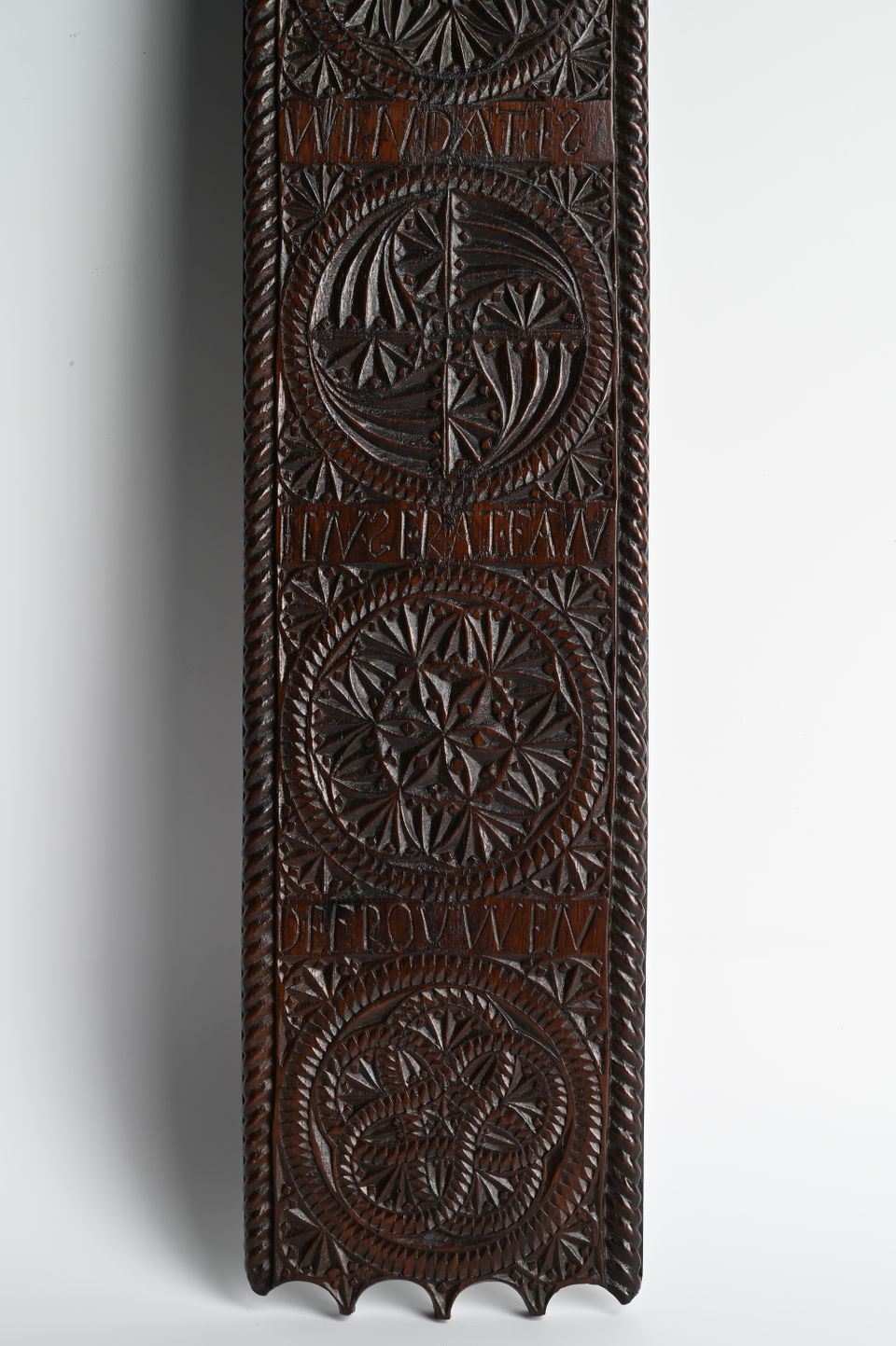 A Dutch 'mangelplank' - image 3