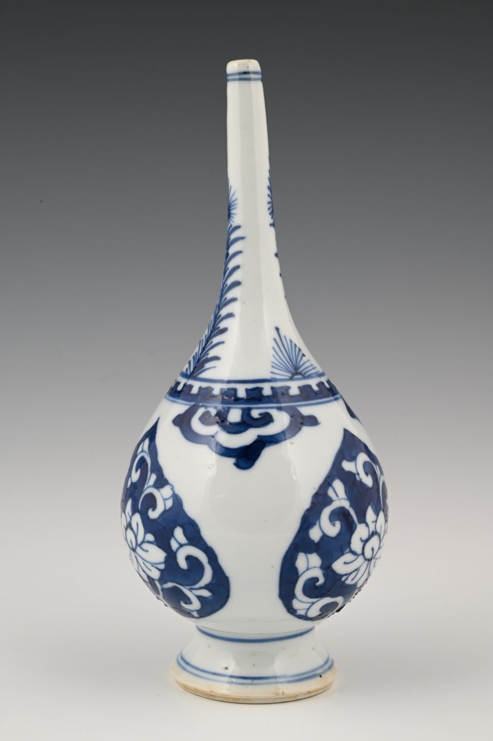 A Chinese porcelain rosewater sprinkler - image 4