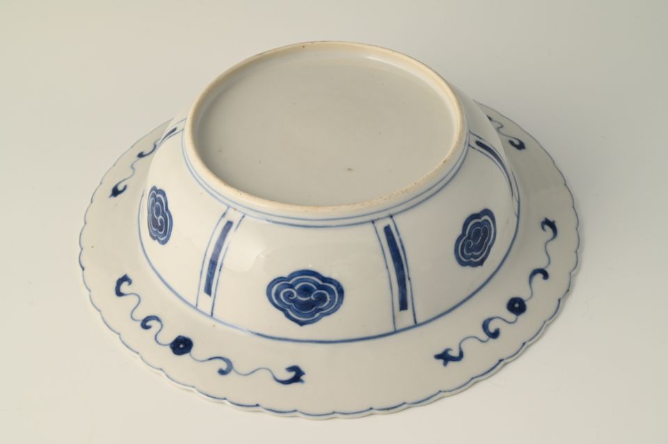 A Chinese porcelain bowl - image 2
