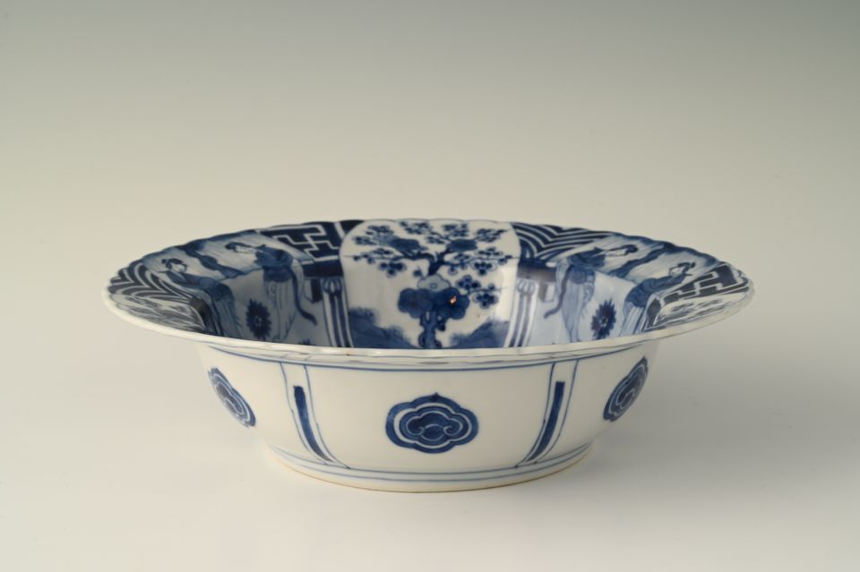A Chinese porcelain bowl - image 3