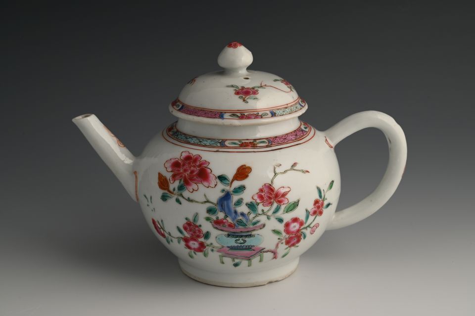 A Chinese Famille Rose teapot - image 3