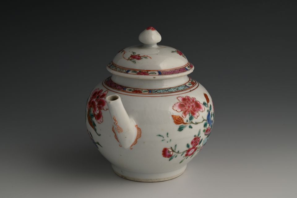 A Chinese Famille Rose teapot - image 4