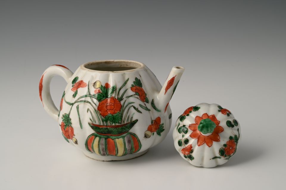 A Chinese porcelain teapot - image 6