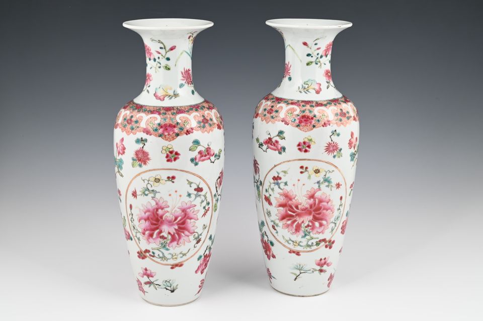 A pair of Chinese porcelain Famille Rose baluster Vases. - image 2