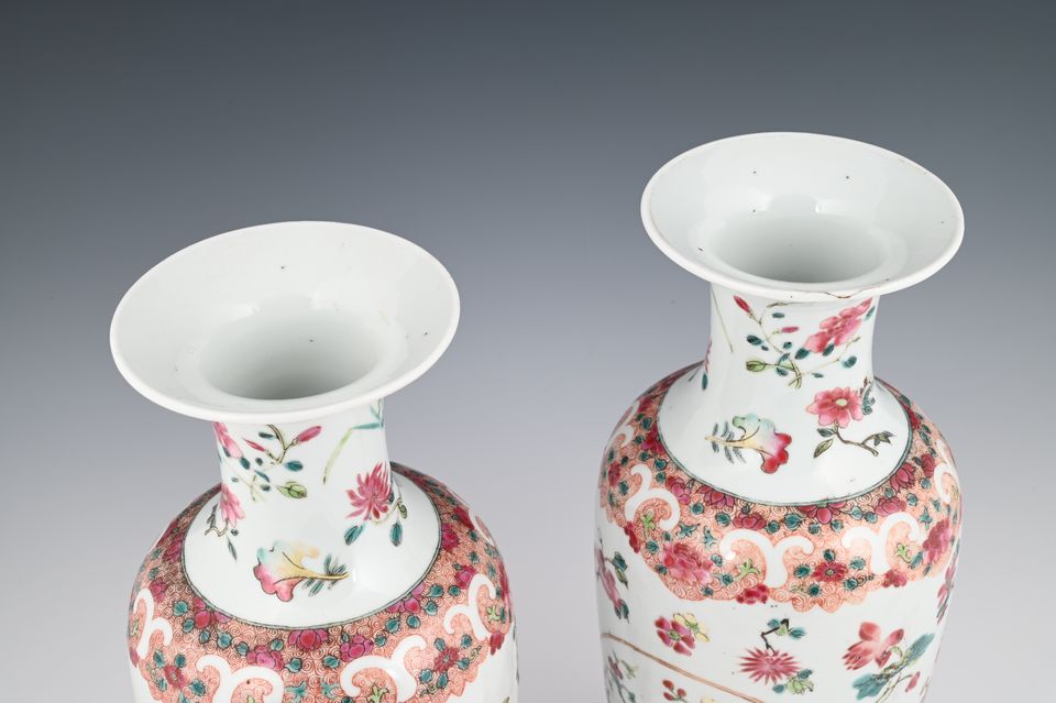A pair of Chinese porcelain Famille Rose baluster Vases. - image 5