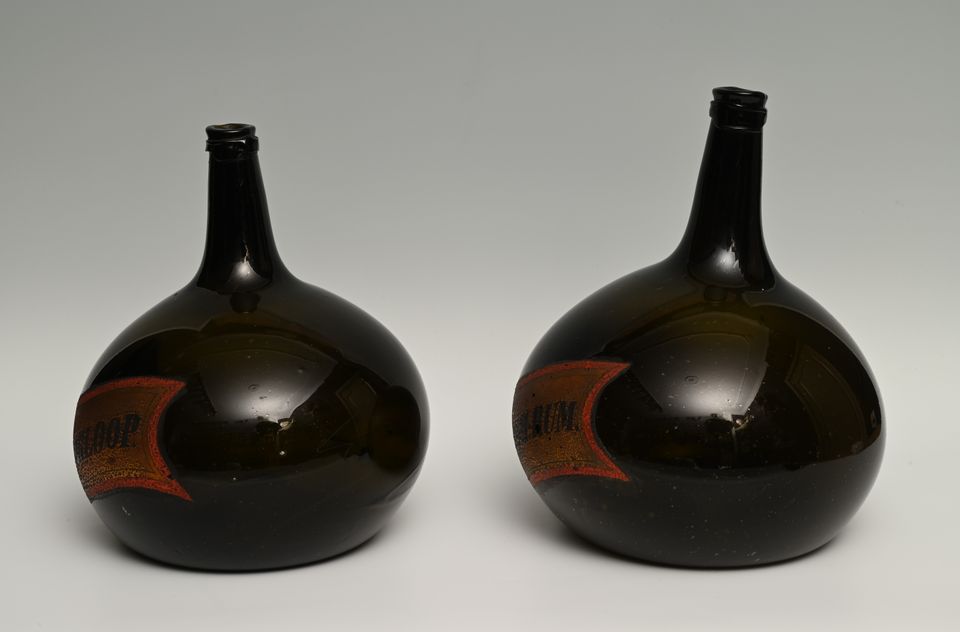A set of green glass liqueur bottles - image 3