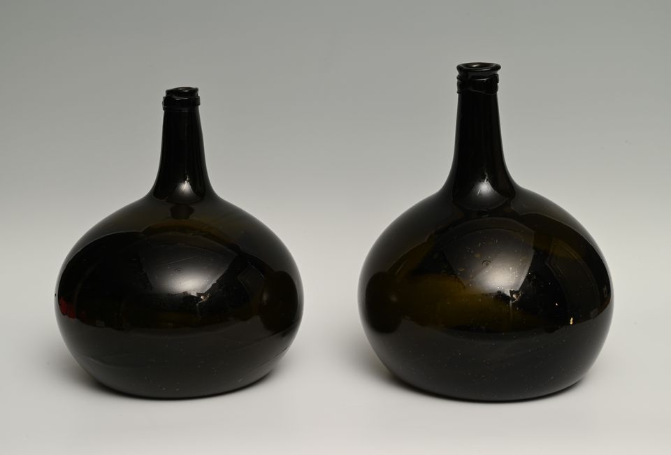 A set of green glass liqueur bottles - image 4