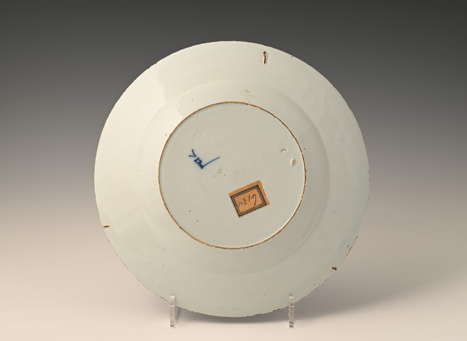 A pair of Delftware plates - image 5