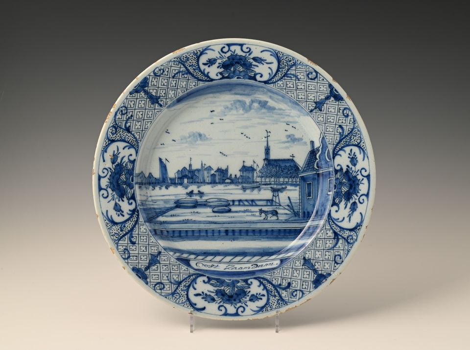 A pair of Delftware plates - image 2