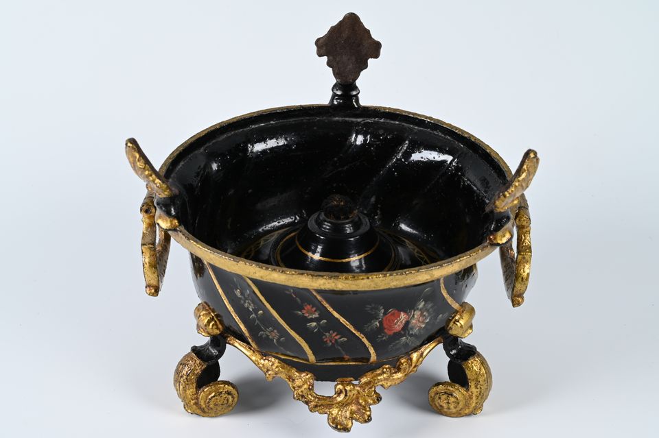 A pewter bouilloire on a stand. - image 5