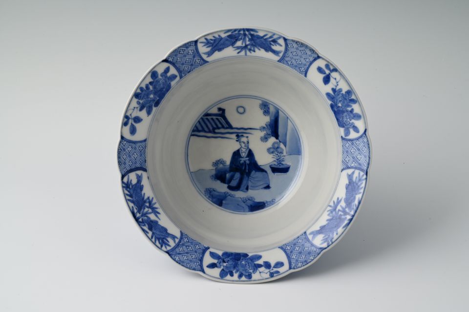 A Japanese porcelain “Klapmuts” bowl - image 6