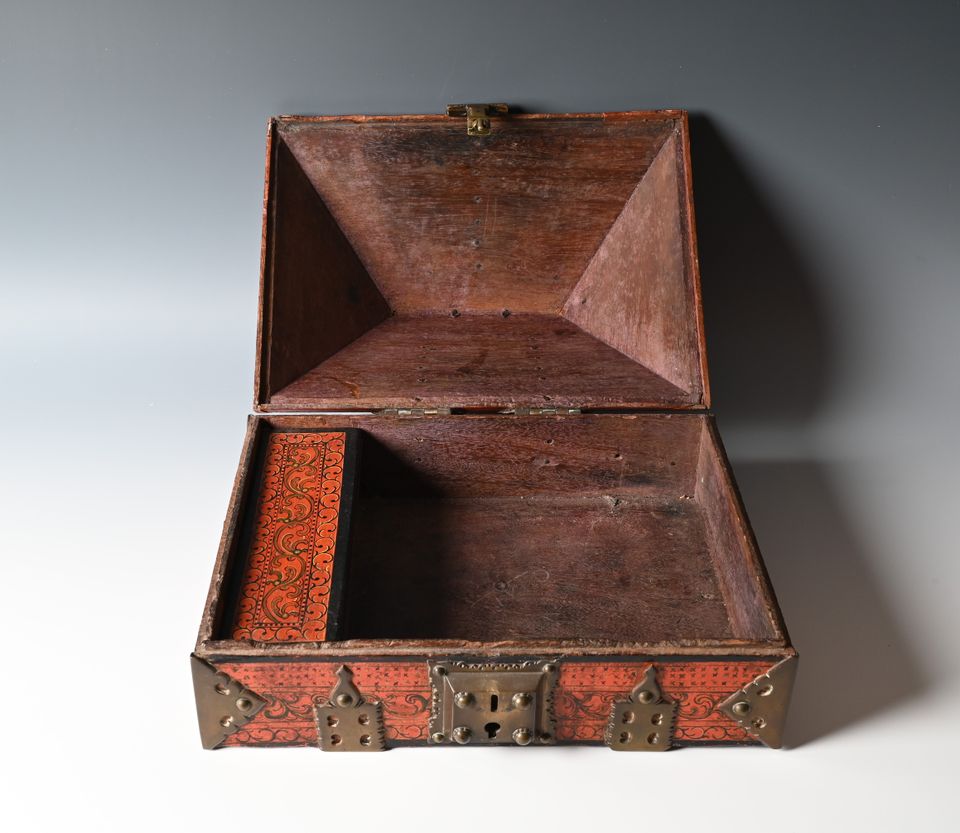 A wedding box - image 8