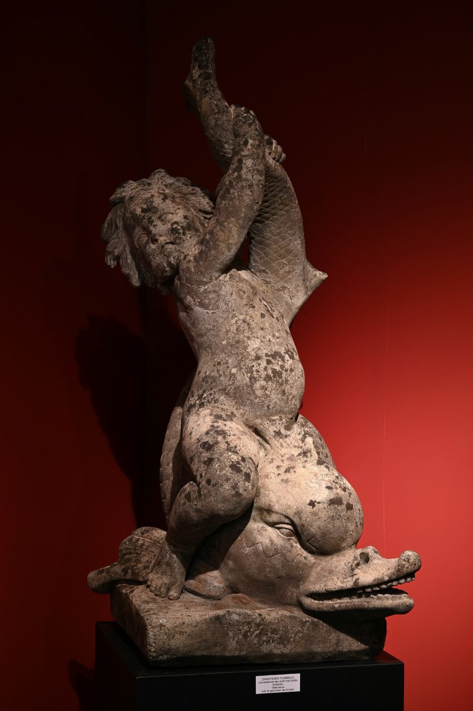 Een zeldzaam tuinbeeld van zandsteen, tevens een fontein - afbeelding 3