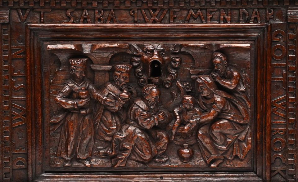 A 17th century oak bridal chest - image 3