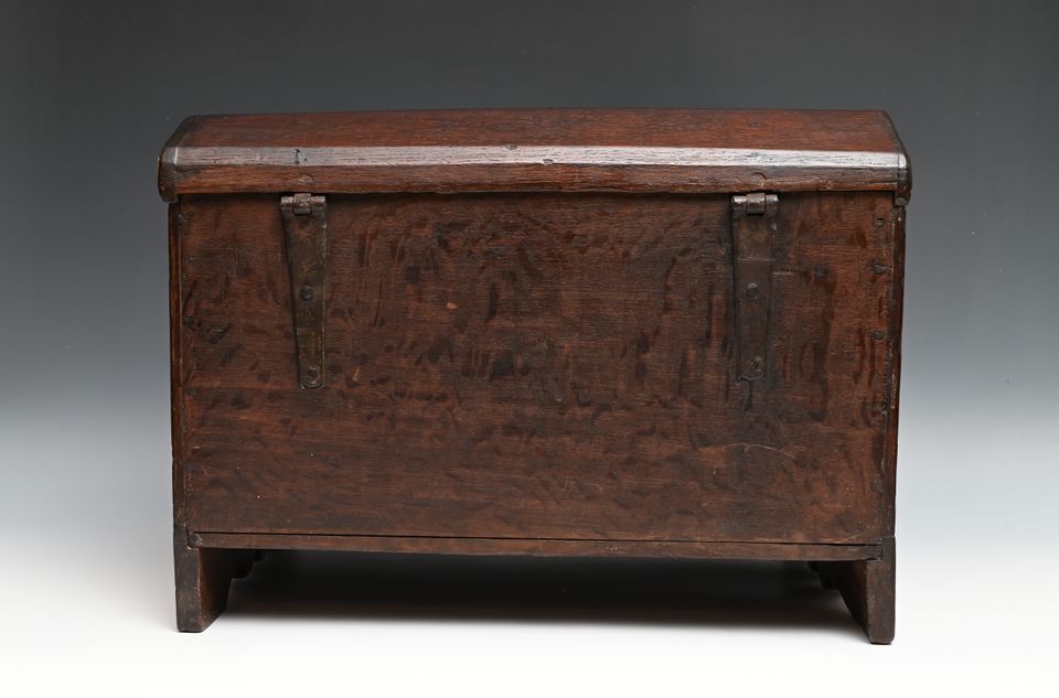 A 17th century oak bridal chest - image 5