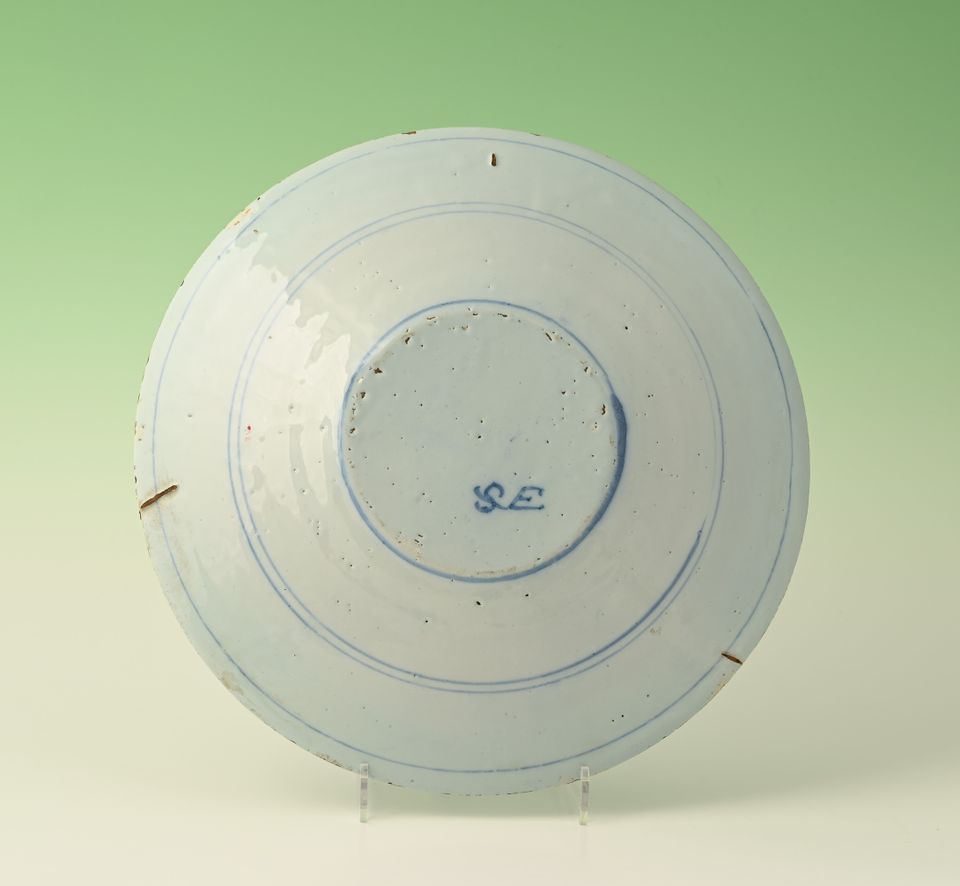 A pair of Delftware Chinoiserie plates - image 5