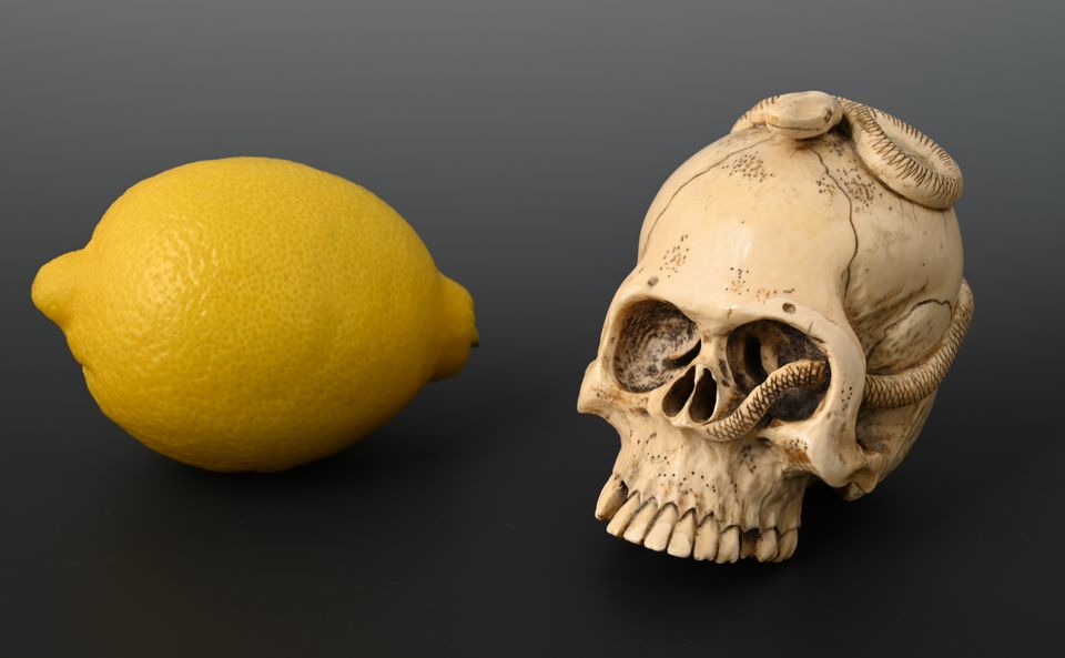 A Japanese ivory skull - image 2