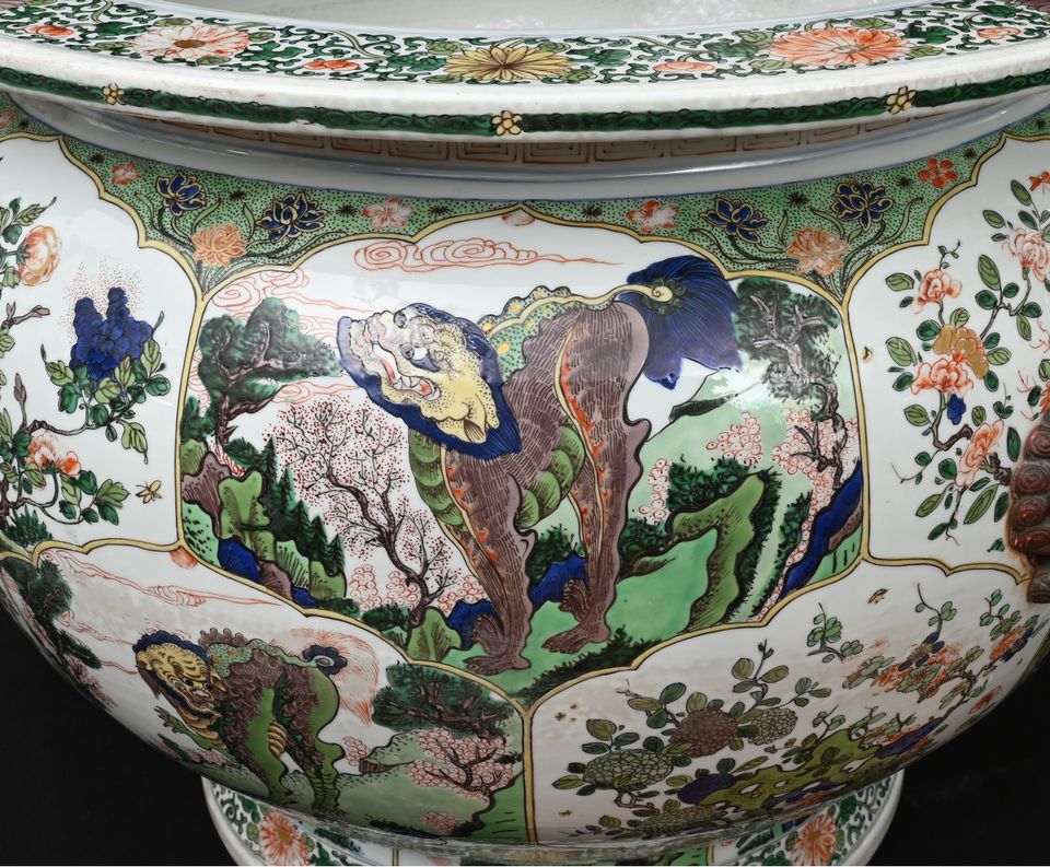 Een indrukwekkend paar zeer grote vissenkommen/cachepots in Kangxi-stijl. - afbeelding 2
