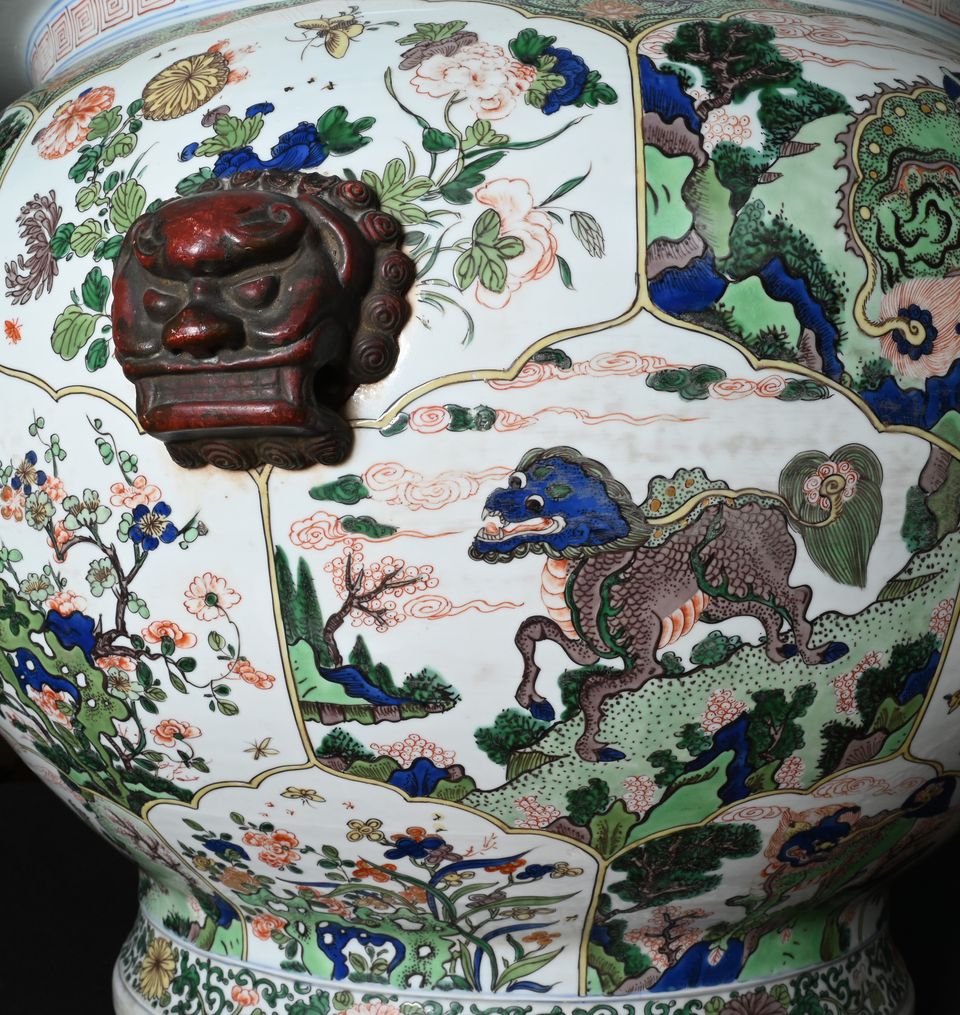 Een indrukwekkend paar zeer grote vissenkommen/cachepots in Kangxi-stijl. - afbeelding 3