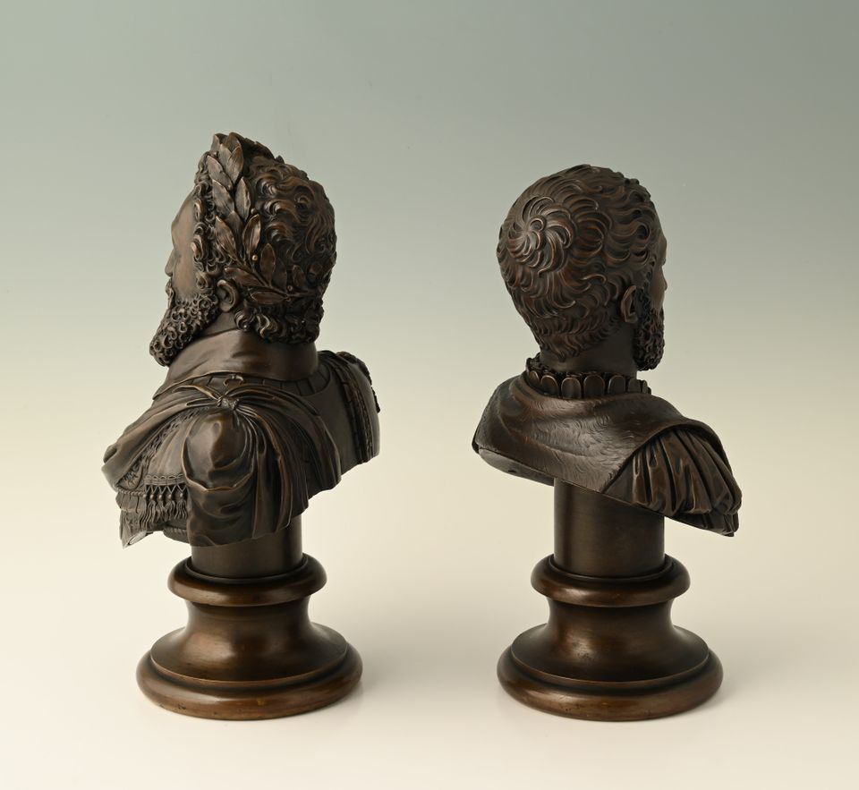 A pair of bronze busts - image 7