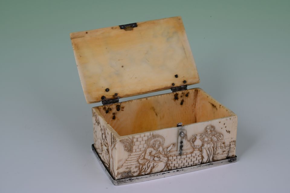 Ivory box - image 5
