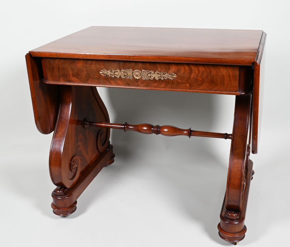 A mahogany  George IV center table - image 2
