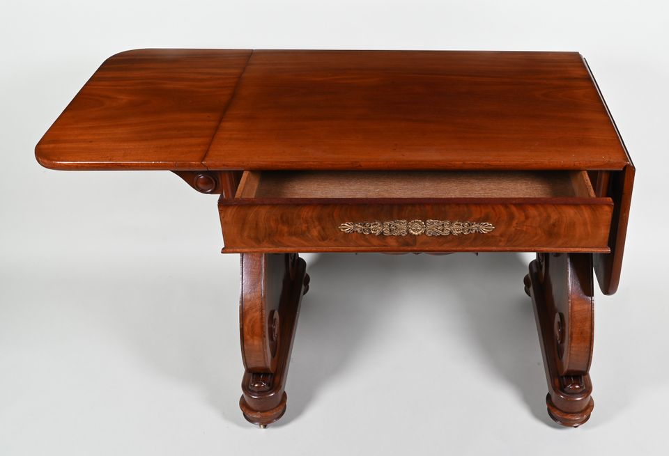 A mahogany  George IV center table - image 6