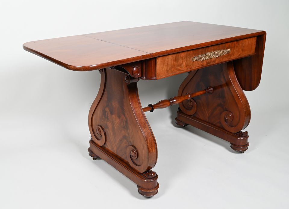 A mahogany  George IV center table - image 3