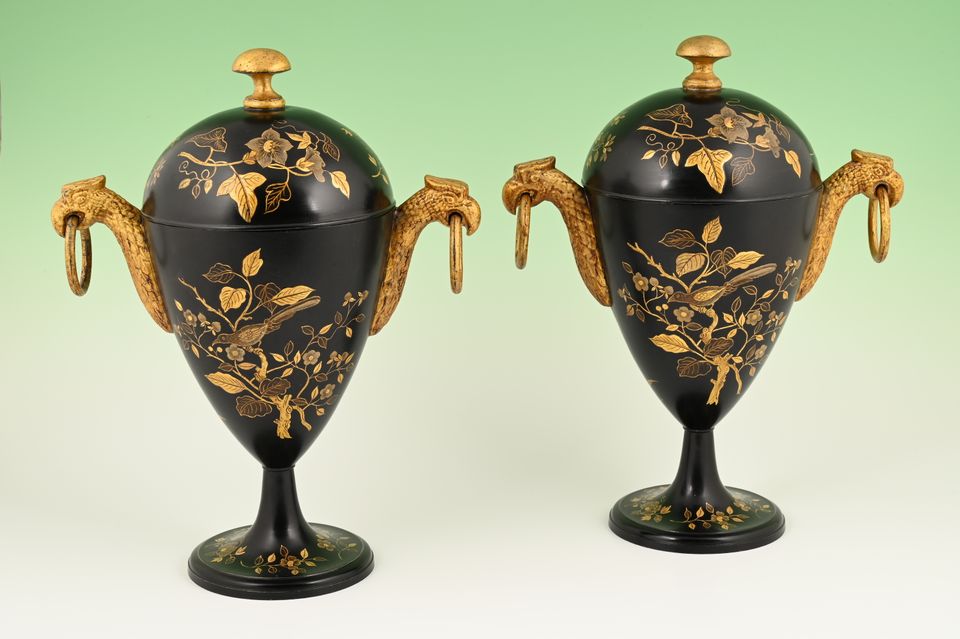 A pair of Dutch lacquered pewter chestnut vases. - image 3