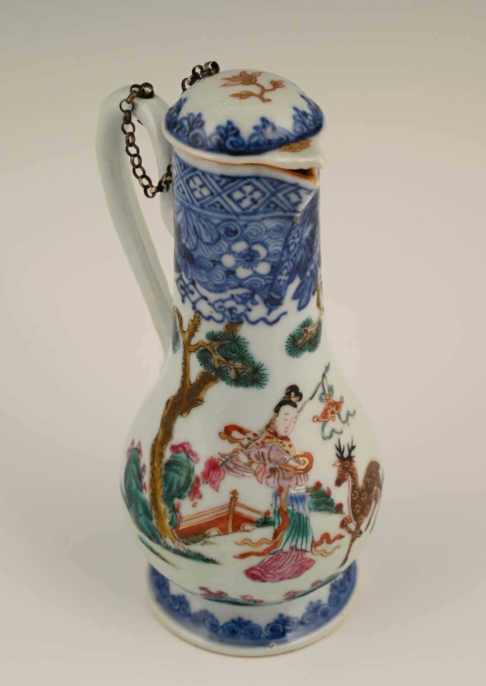 A Chinese porcelain jug - image 5