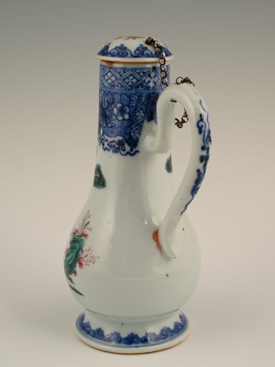 A Chinese porcelain jug - image 4
