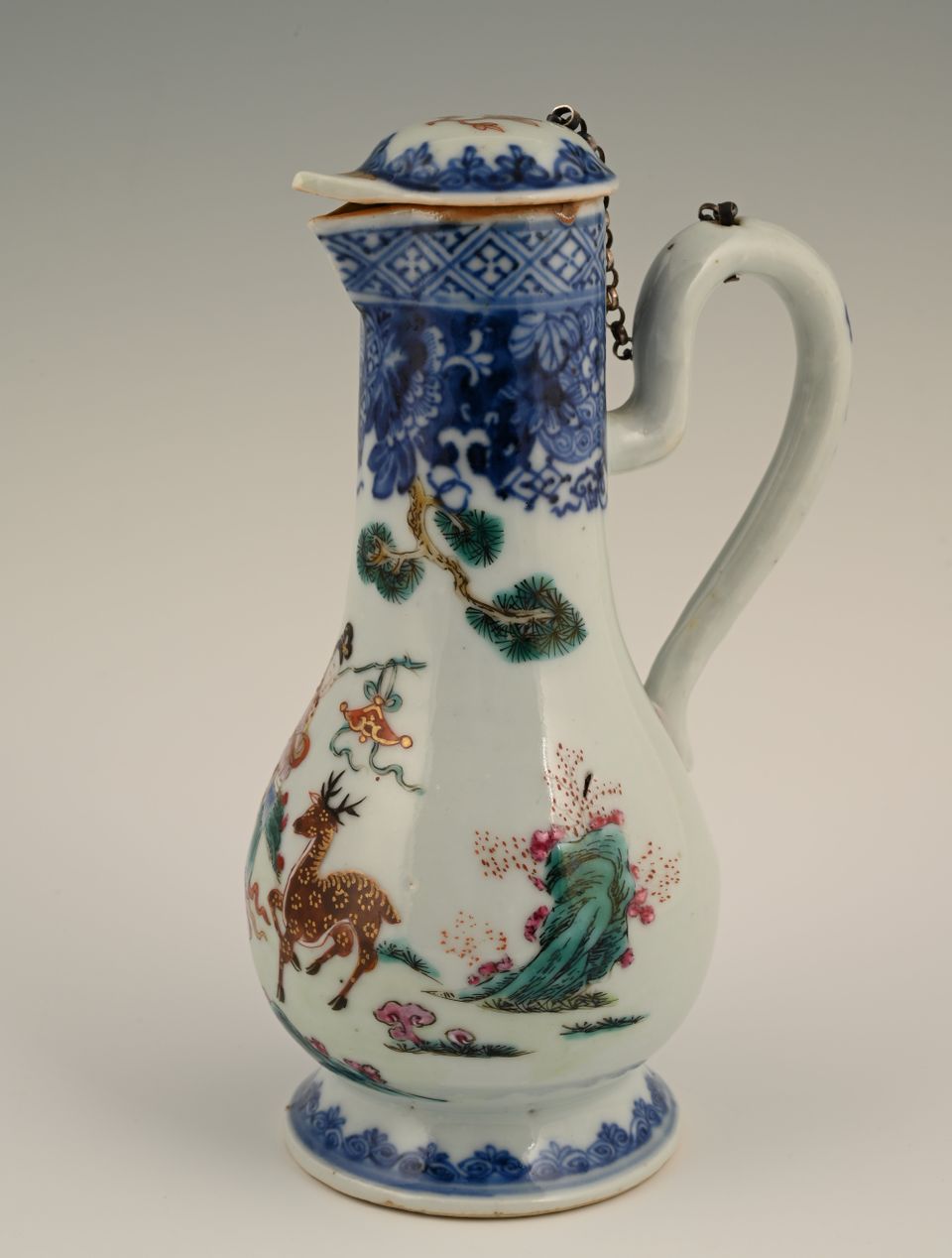 A Chinese porcelain jug - image 3