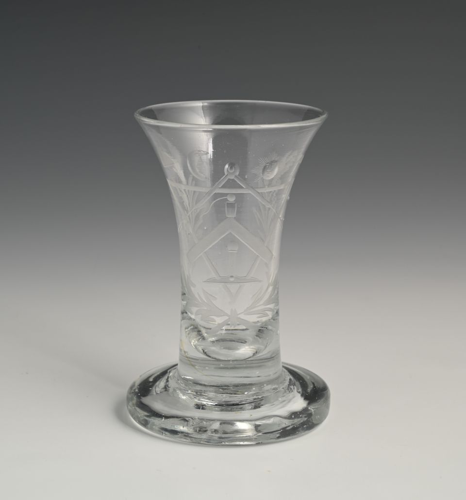 A collection of engraved glasses - image 3