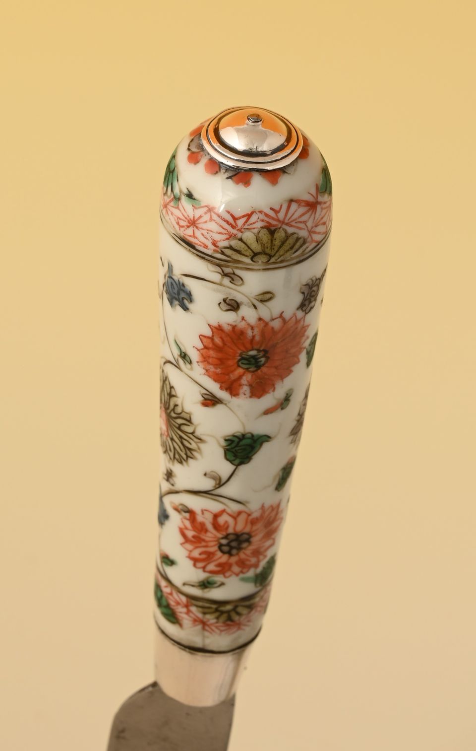 A knife with Chinese porcelain famille verte handle - image 5