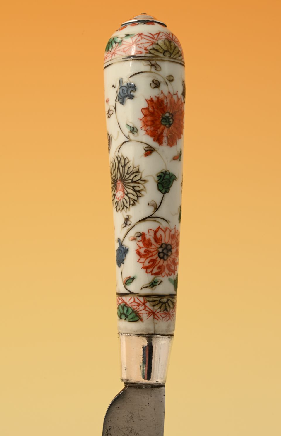 A knife with Chinese porcelain famille verte handle - image 2