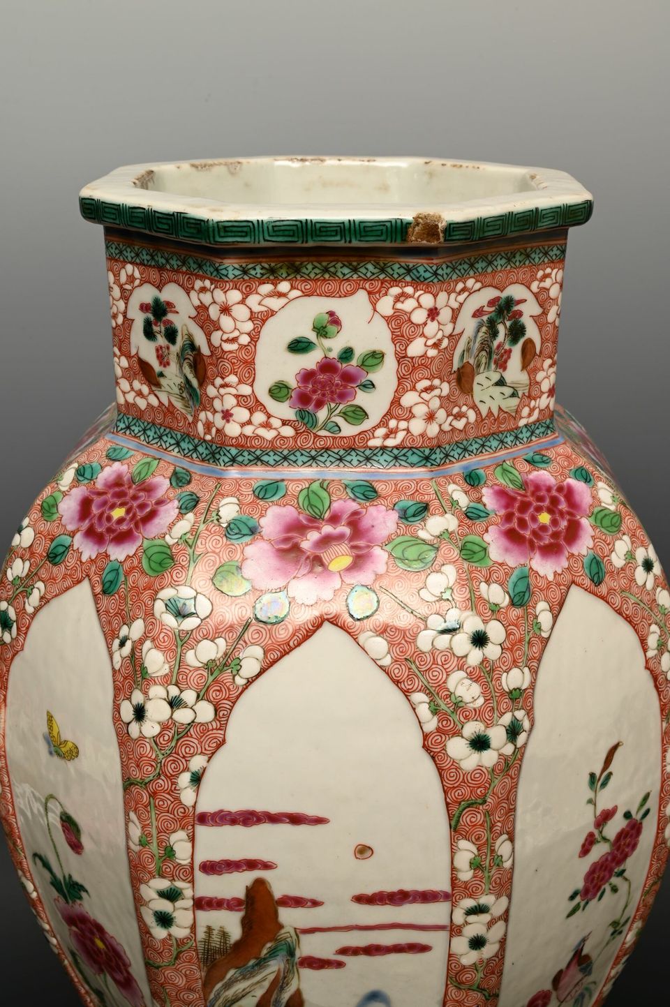A large Chinese Famille Rose Vase - image 10