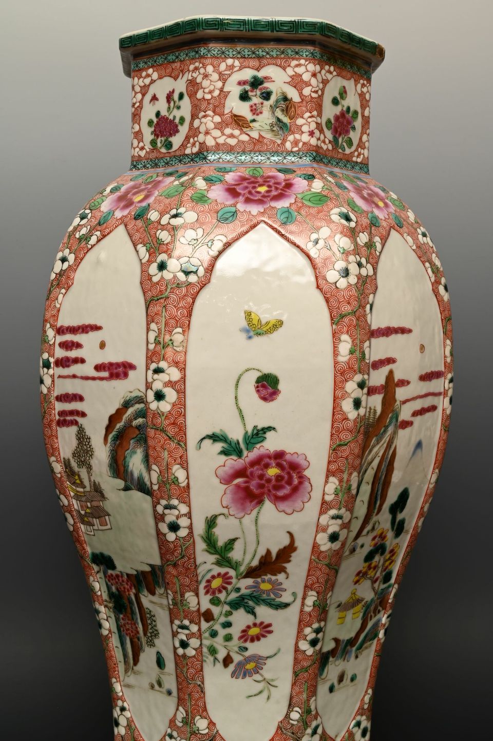 A large Chinese Famille Rose Vase - image 8