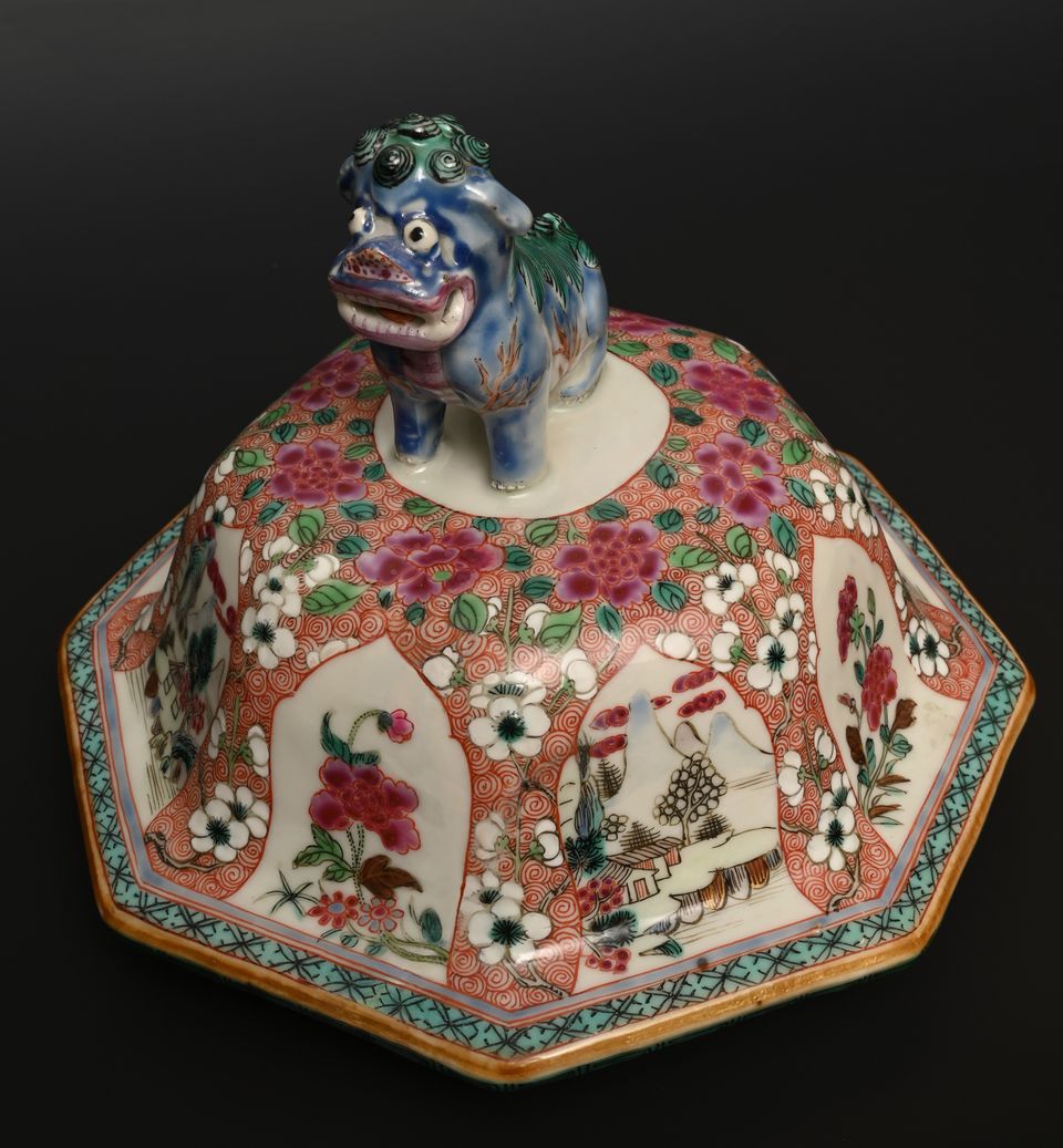 A large Chinese Famille Rose Vase - image 5