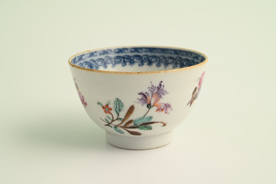 A set of six Chinese porcelain cups and saucers - image 5