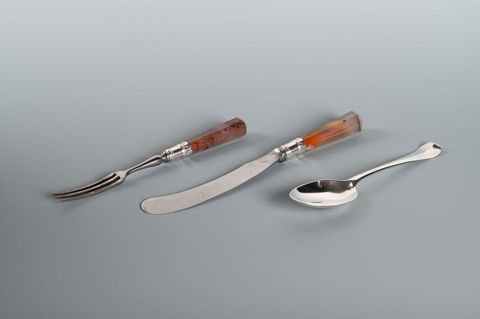 A rare pair of fabulous quality  cutlery boxes - image 4