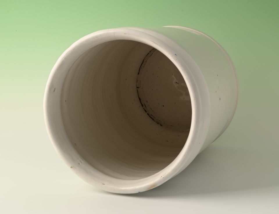 A Delftware apothecary jar - image 4