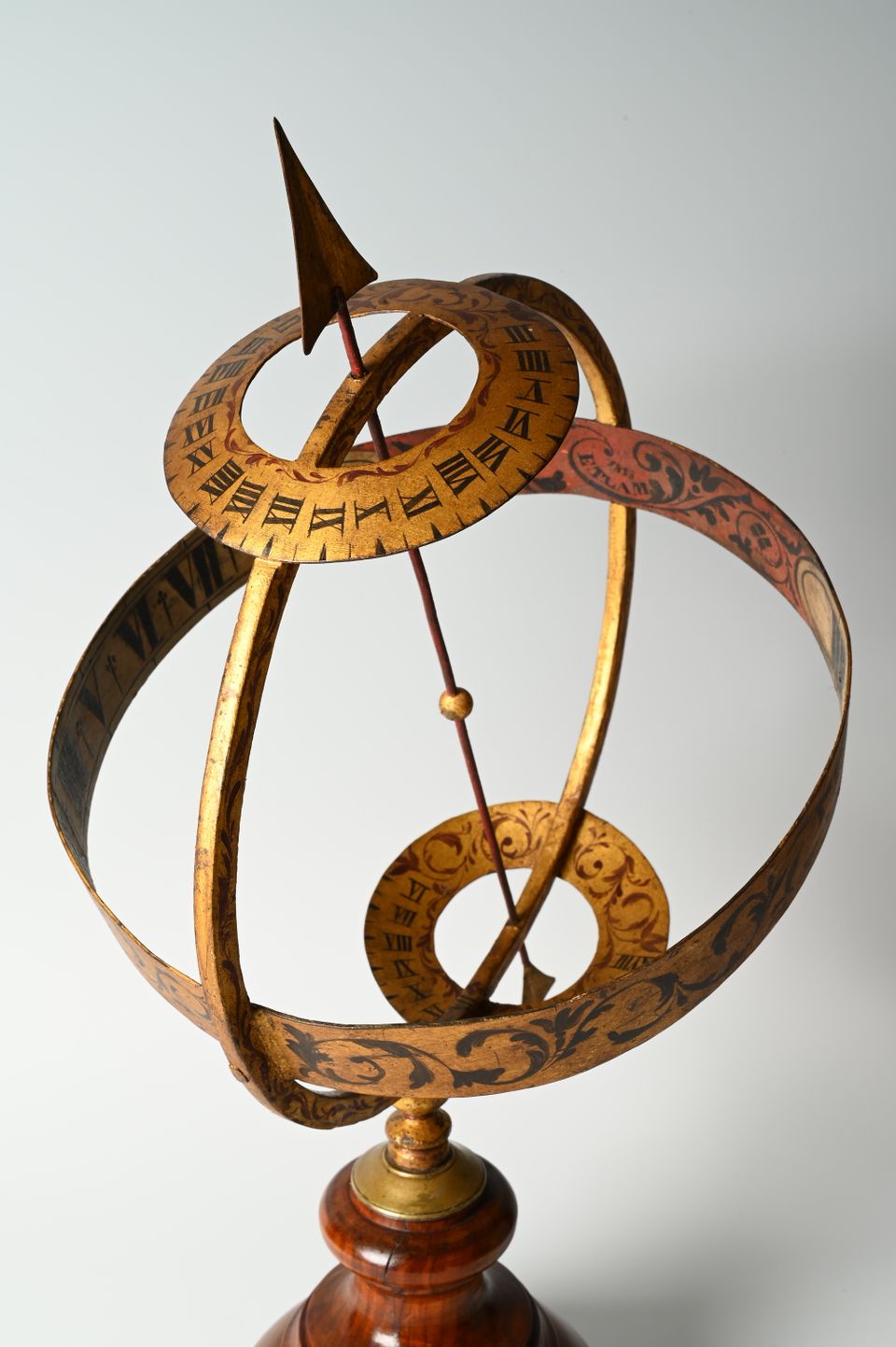 A sundial - image 6
