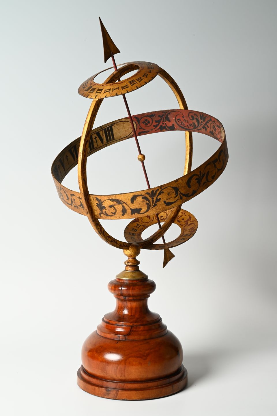 A sundial - image 4