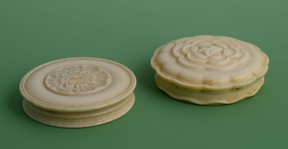 An ivory turnery box - image 3