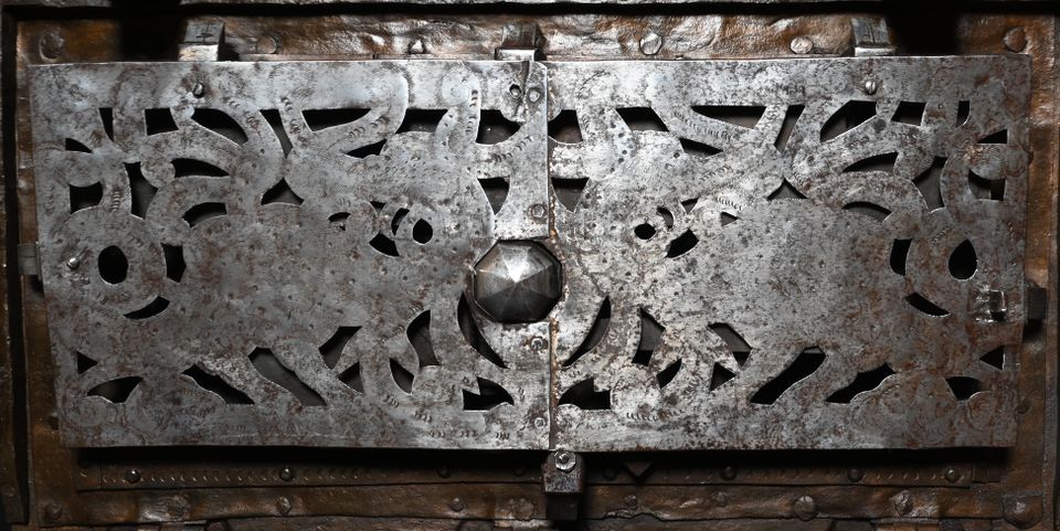 An iron strongbox - image 5